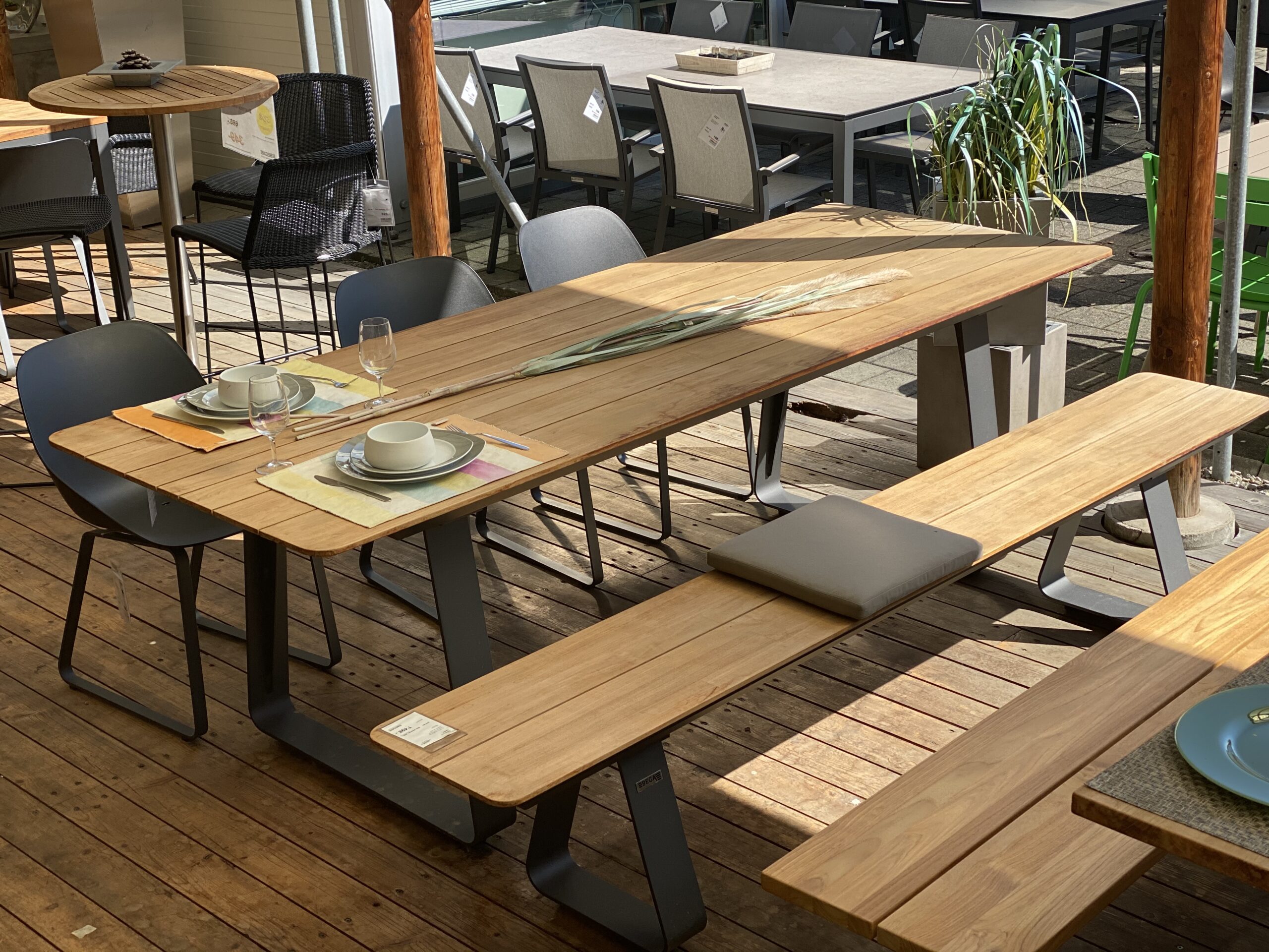 LIBERO Teakholz Tisch mit Bänken